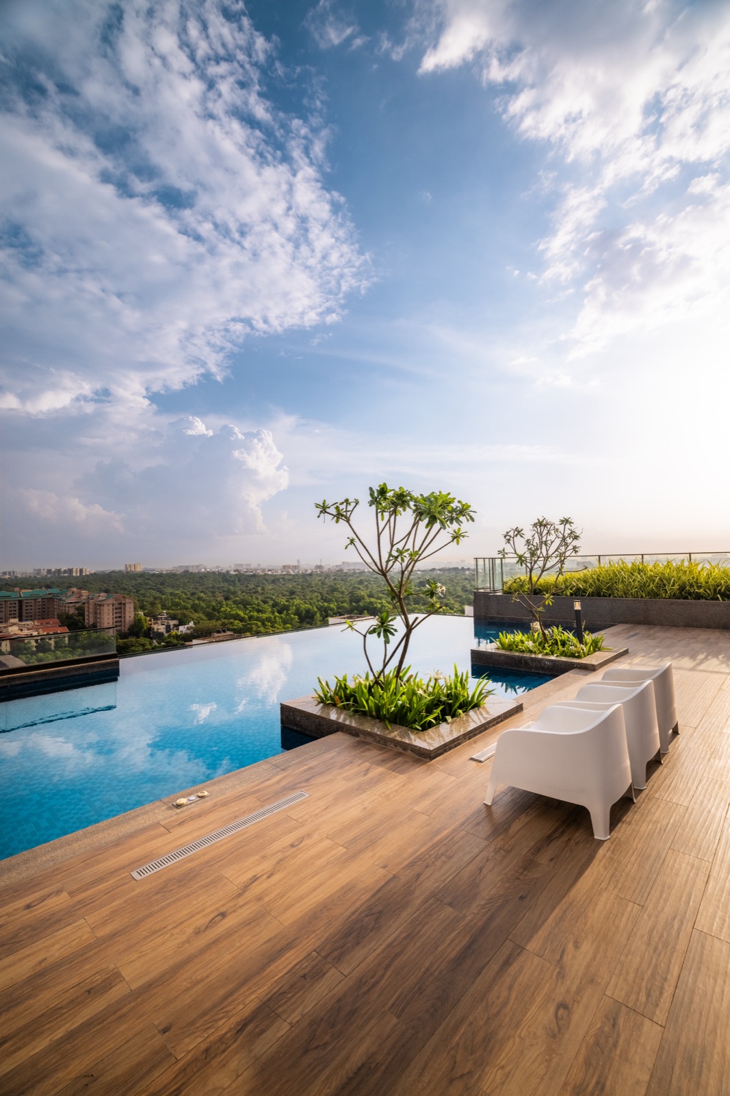 La Palazzo infinity pool and landscaped gardens
